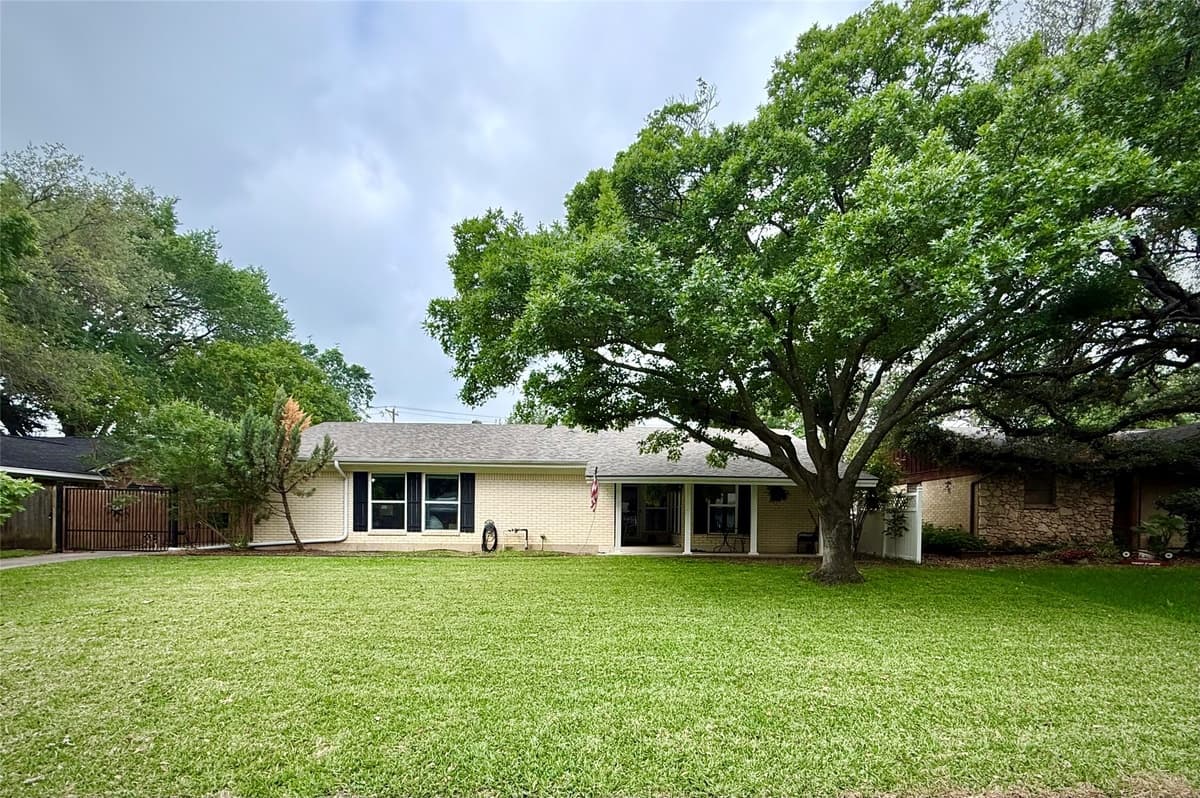 1206 Mildred Ln — photo 1