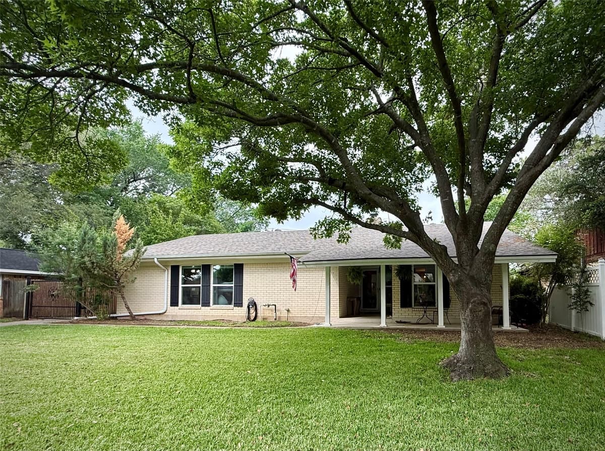 1206 Mildred Ln — photo 2