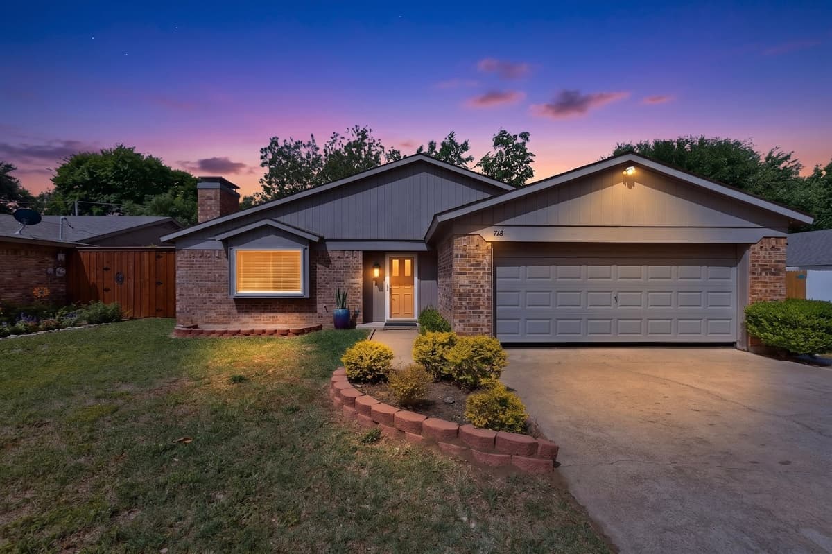 718 Matthews Ct — photo 1