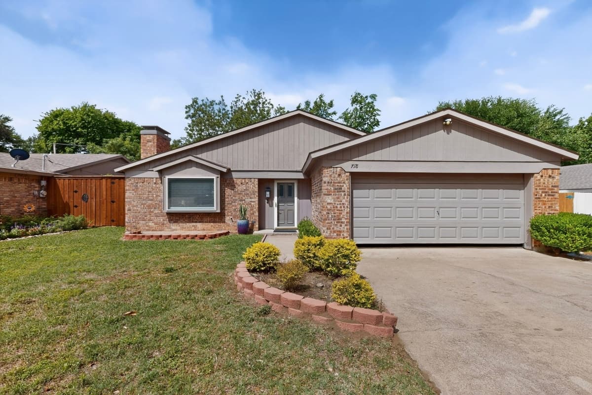 718 Matthews Ct — photo 2