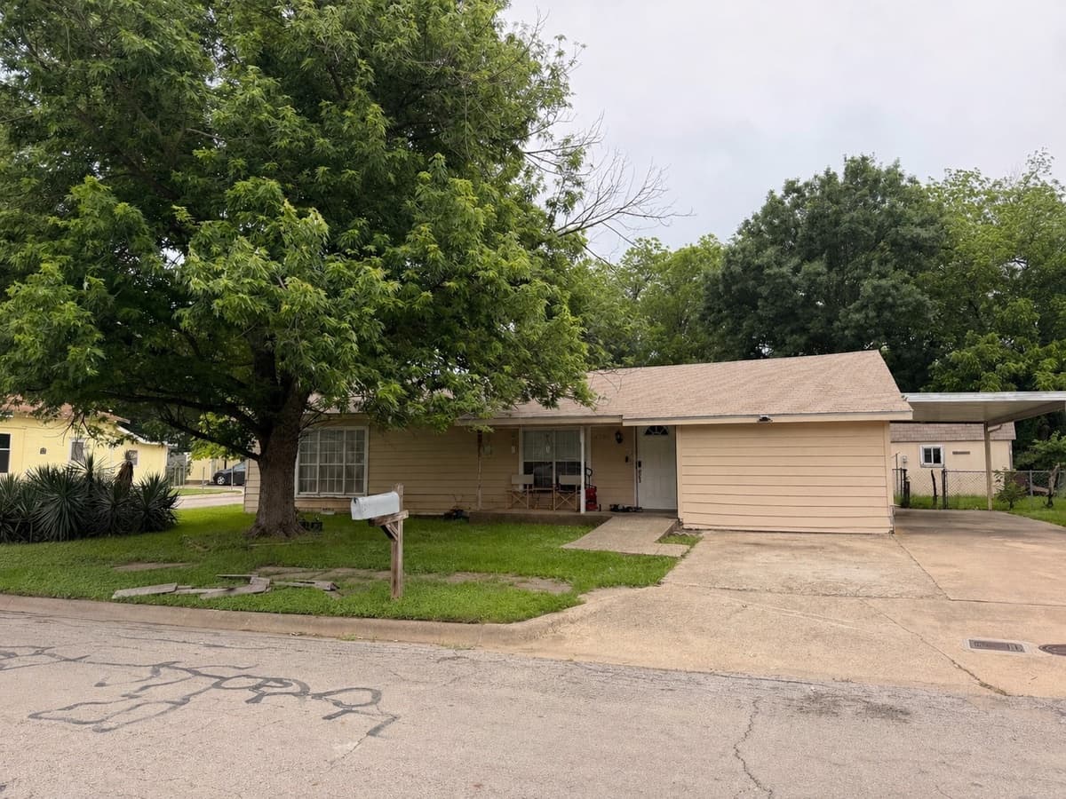 1101 N Wilhite St — photo 1