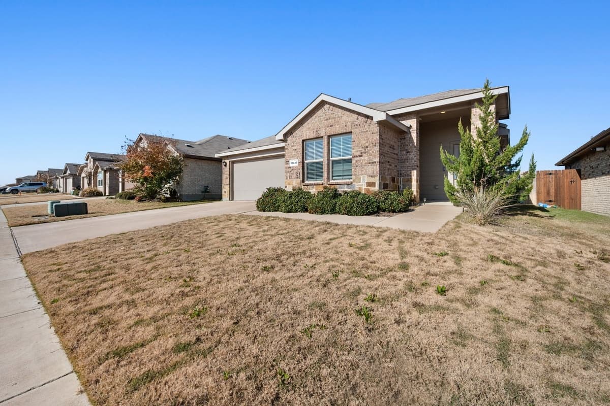 10446 Fort Clark Trail — photo 2
