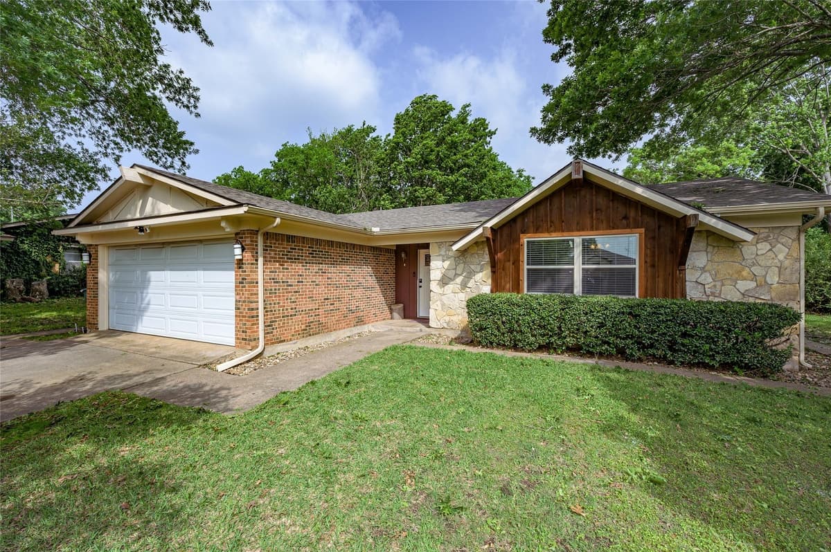 1028 S Idlewild Dr — photo 1