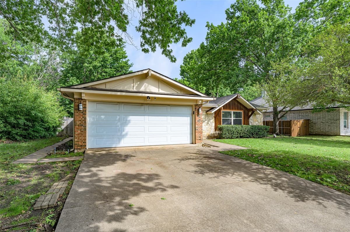 1028 S Idlewild Dr — photo 2