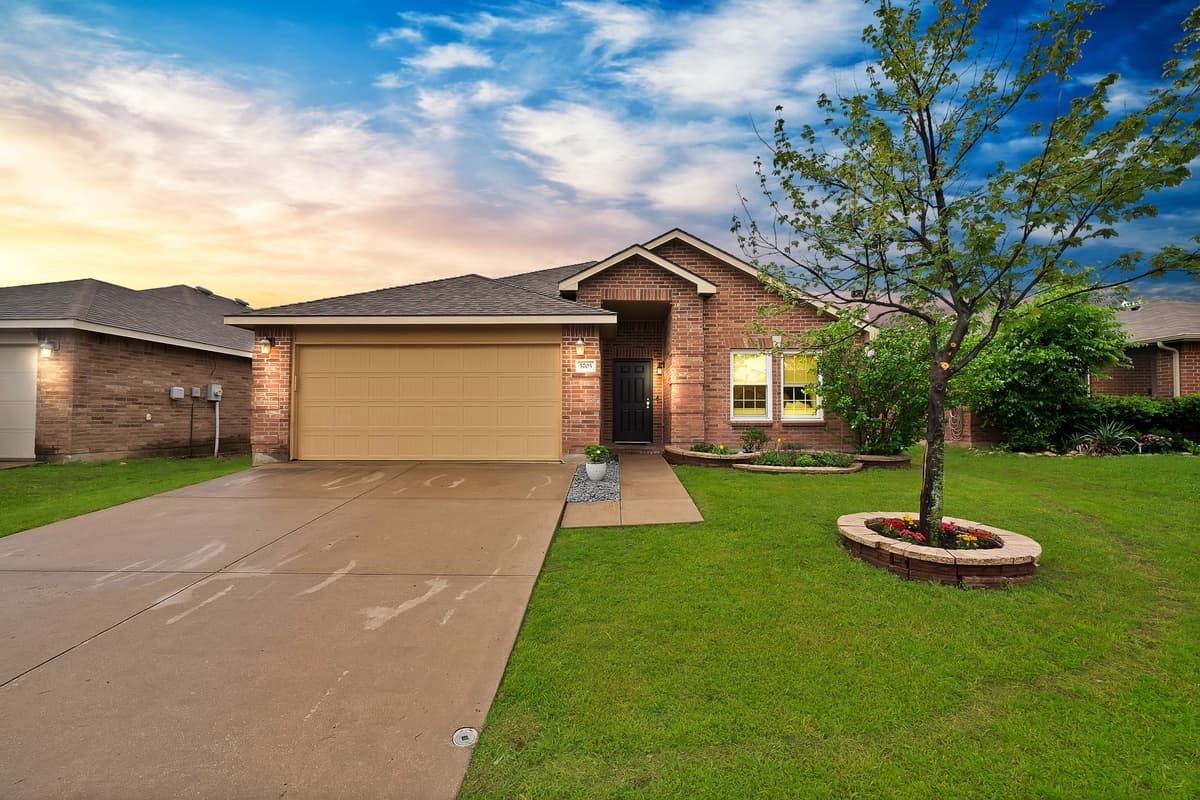 5705 Talons Crest Circle — photo 1