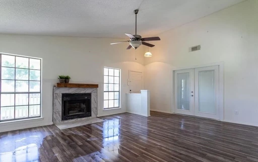 3302 Green Valley Dr — photo 2
