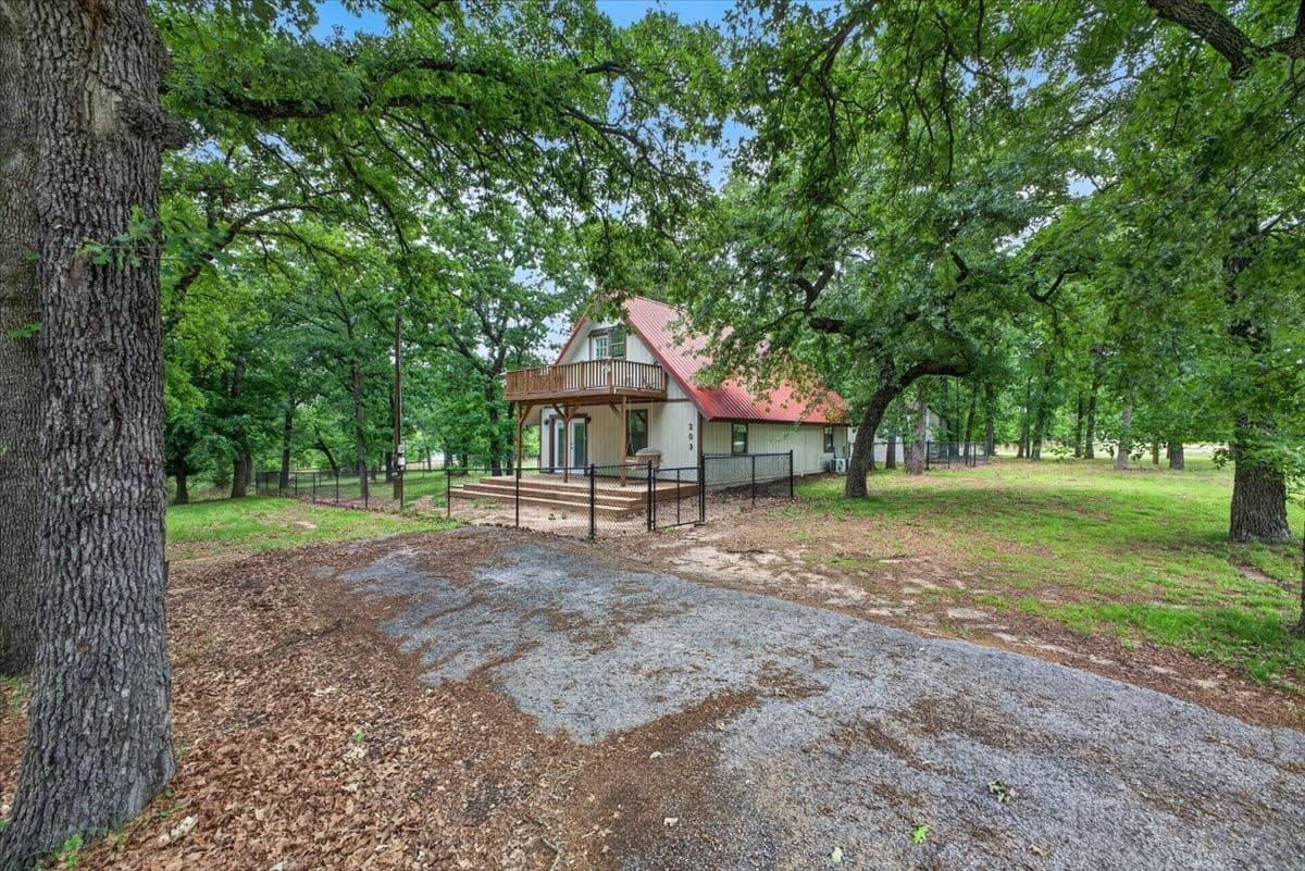203 Fairway Dr — photo 2
