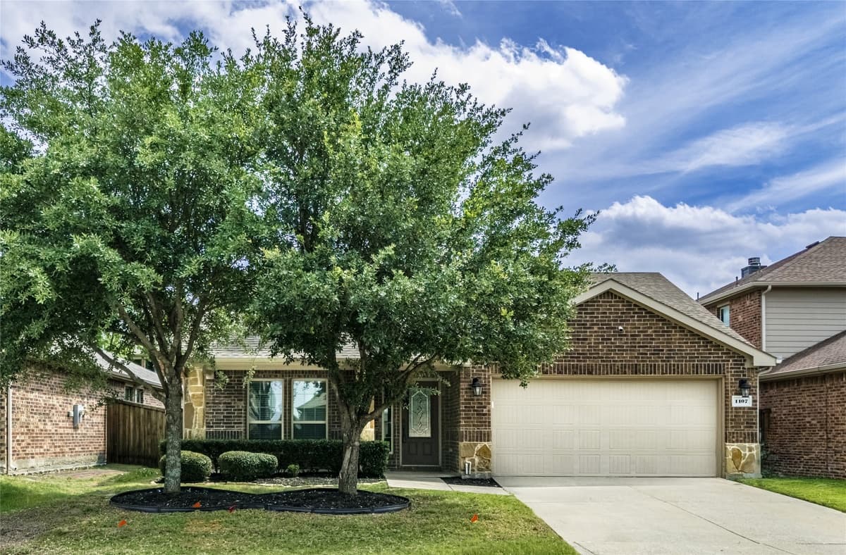 1107 Dickenson Dr — photo 1