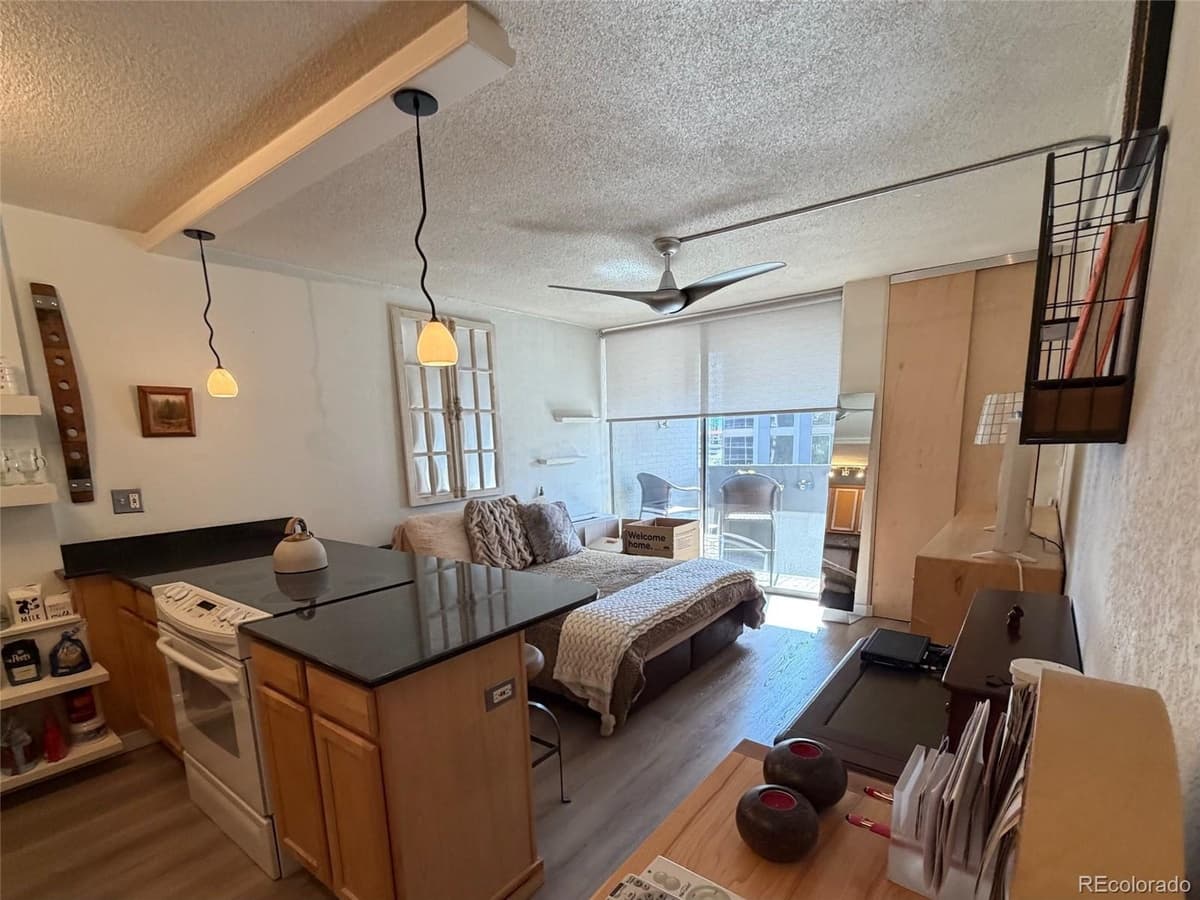 909 N Logan St 6D — photo 1