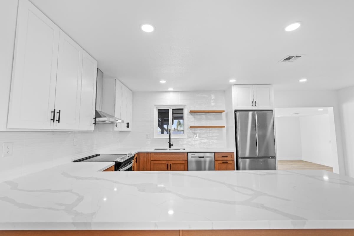 420 E Bellevue Rd — photo 1