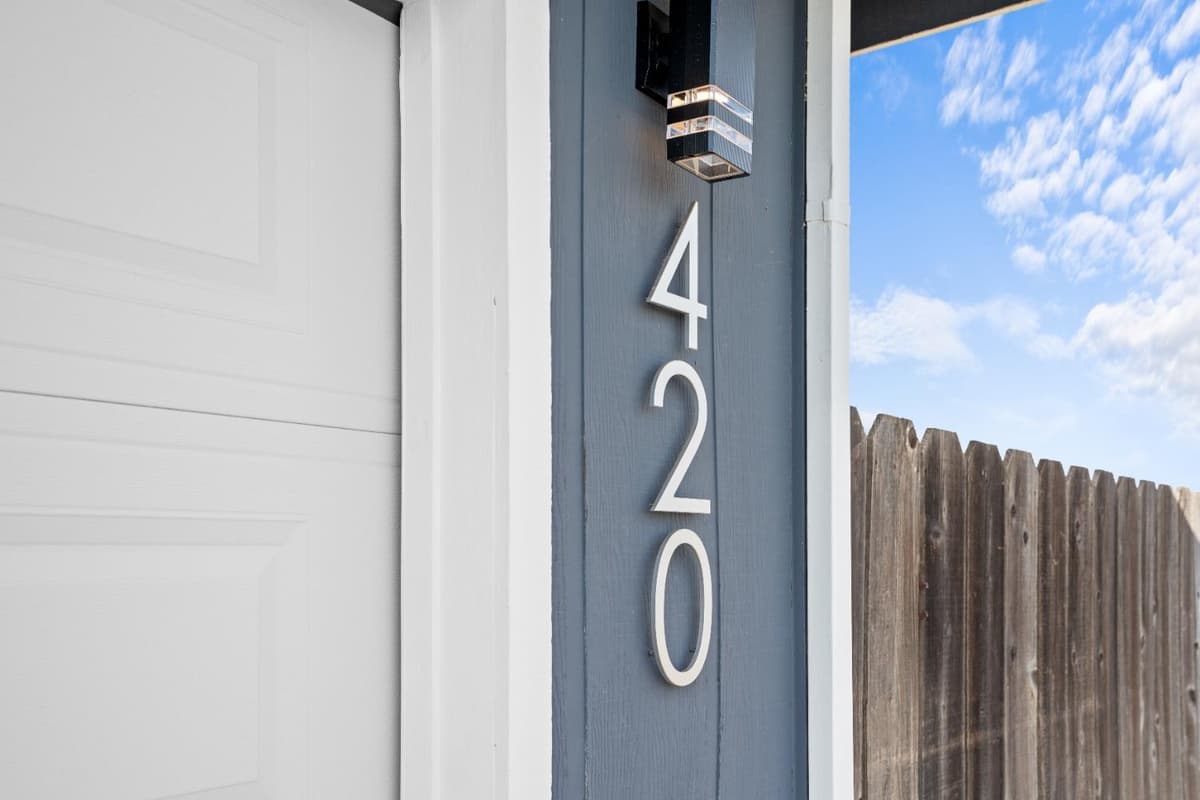 420 E Bellevue Rd — photo 74