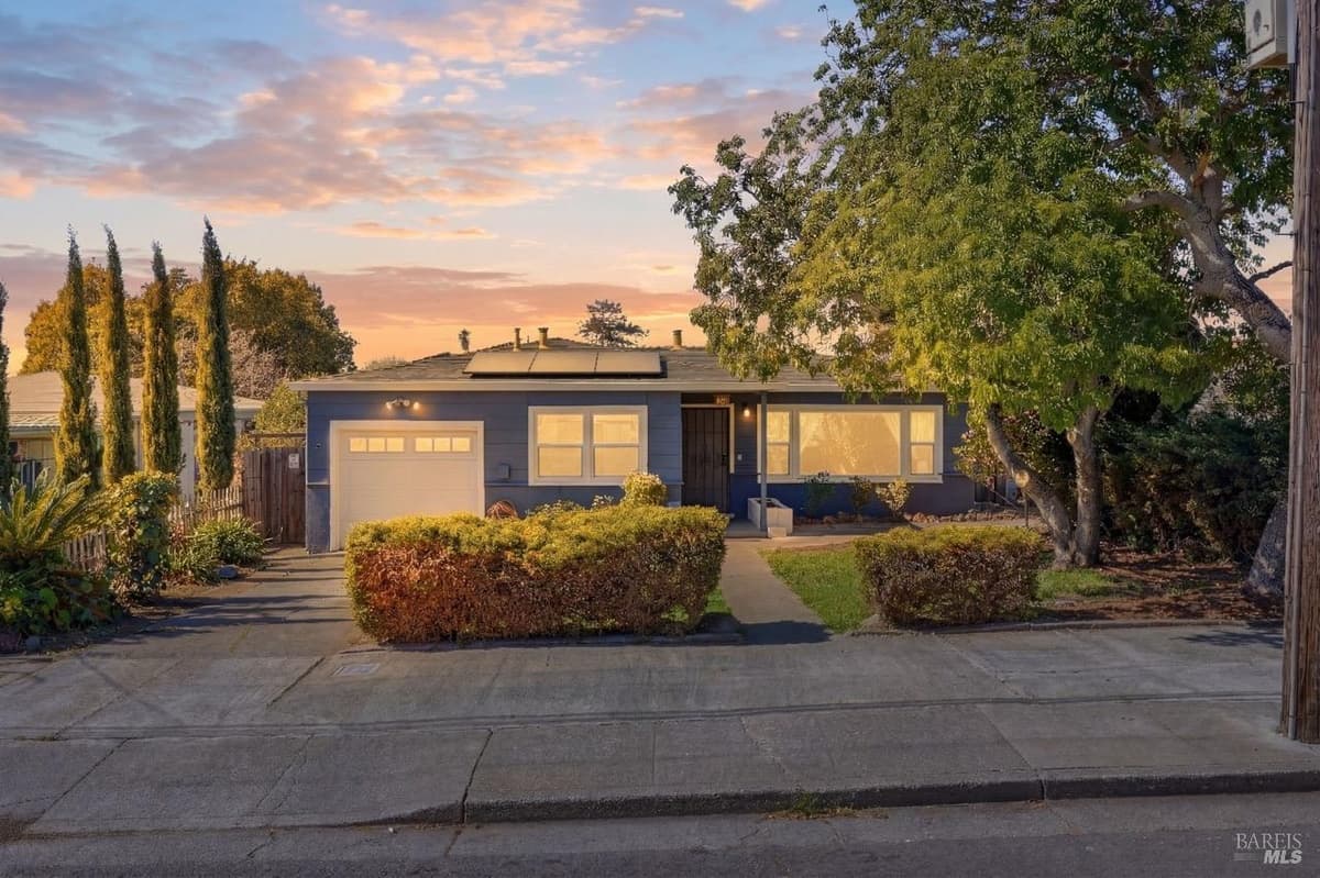 227 Evans Ave — photo 1