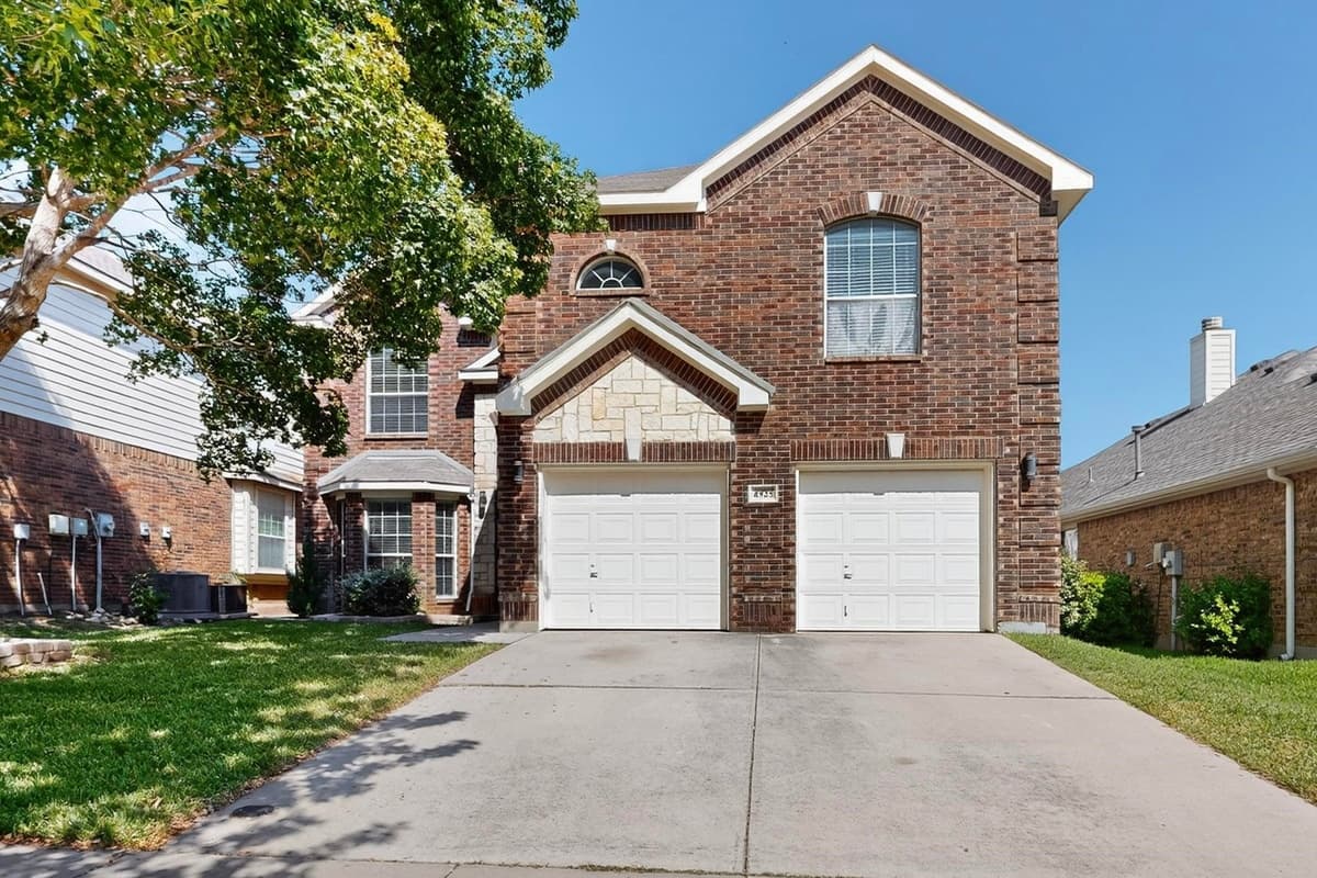 4925 GIORDANO WAY - Photo 1