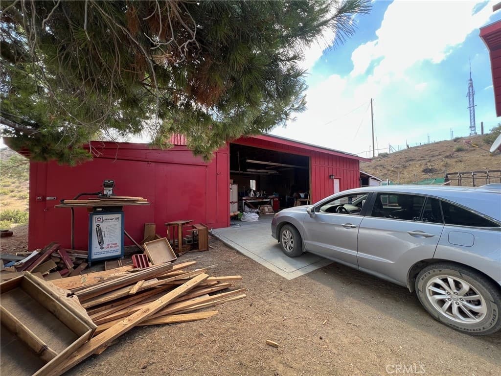 6151 HUBBARD RD - Photo 2